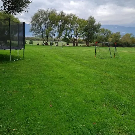 Къща за гости Fields
