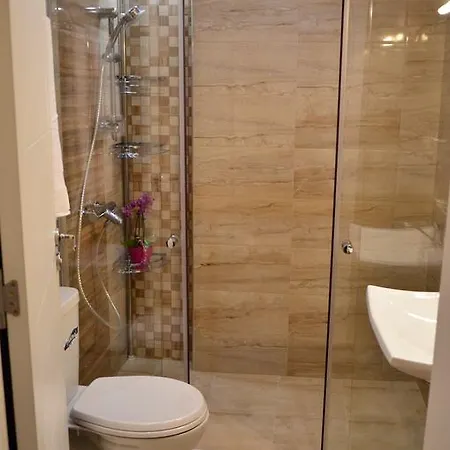 Fields Къща за гости 4*