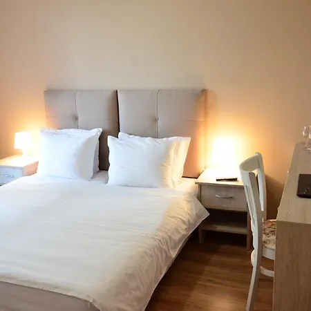 Fields Къща за гости 4*